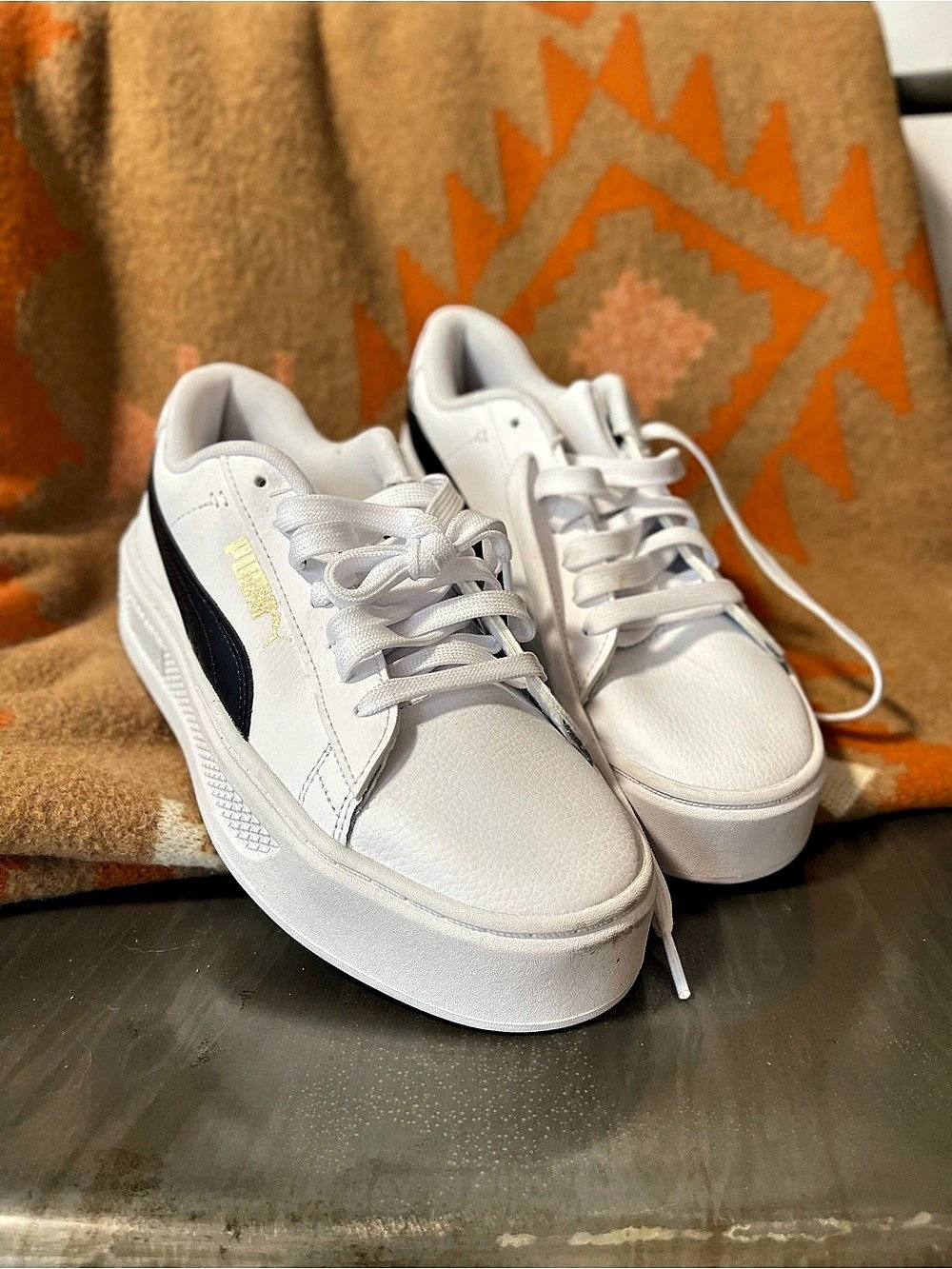 Women’s PUMA Smash Platform v3 White Black Gold Sneakers US size 7